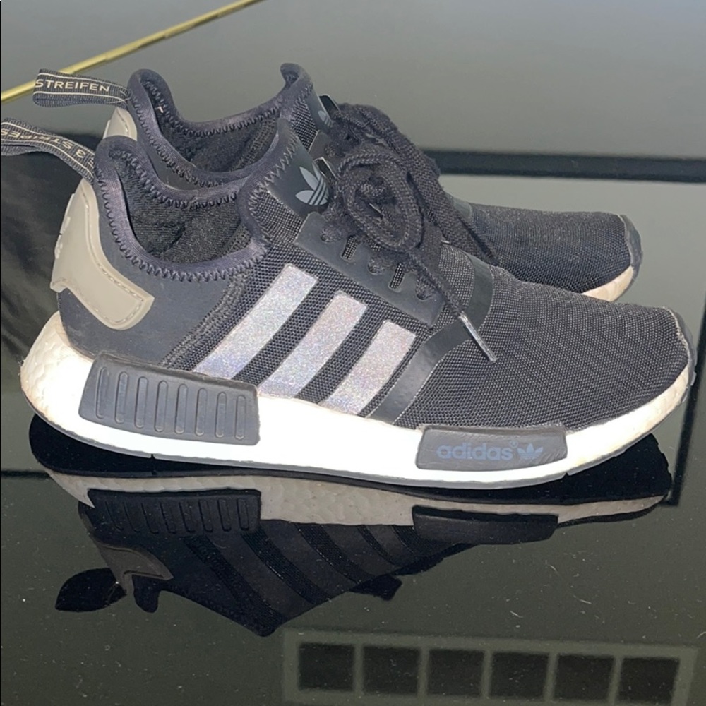 Adidas NMD_R1 tennis shoes
